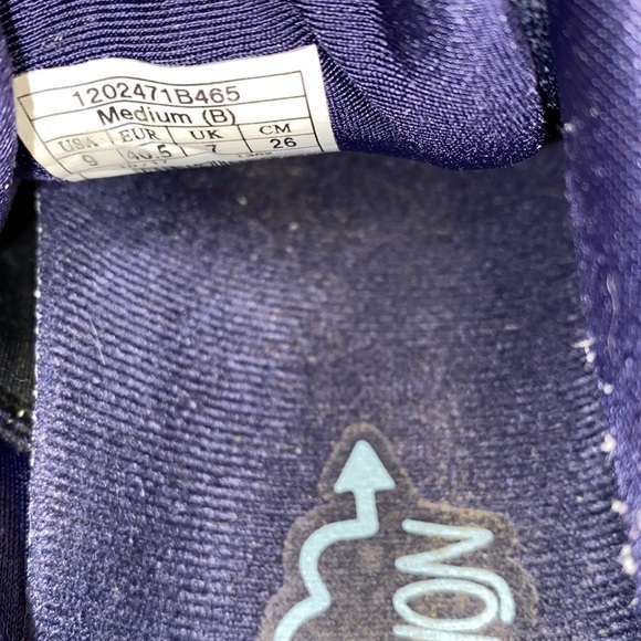 Brooks running shoes size 9 - Picture 7 of 9